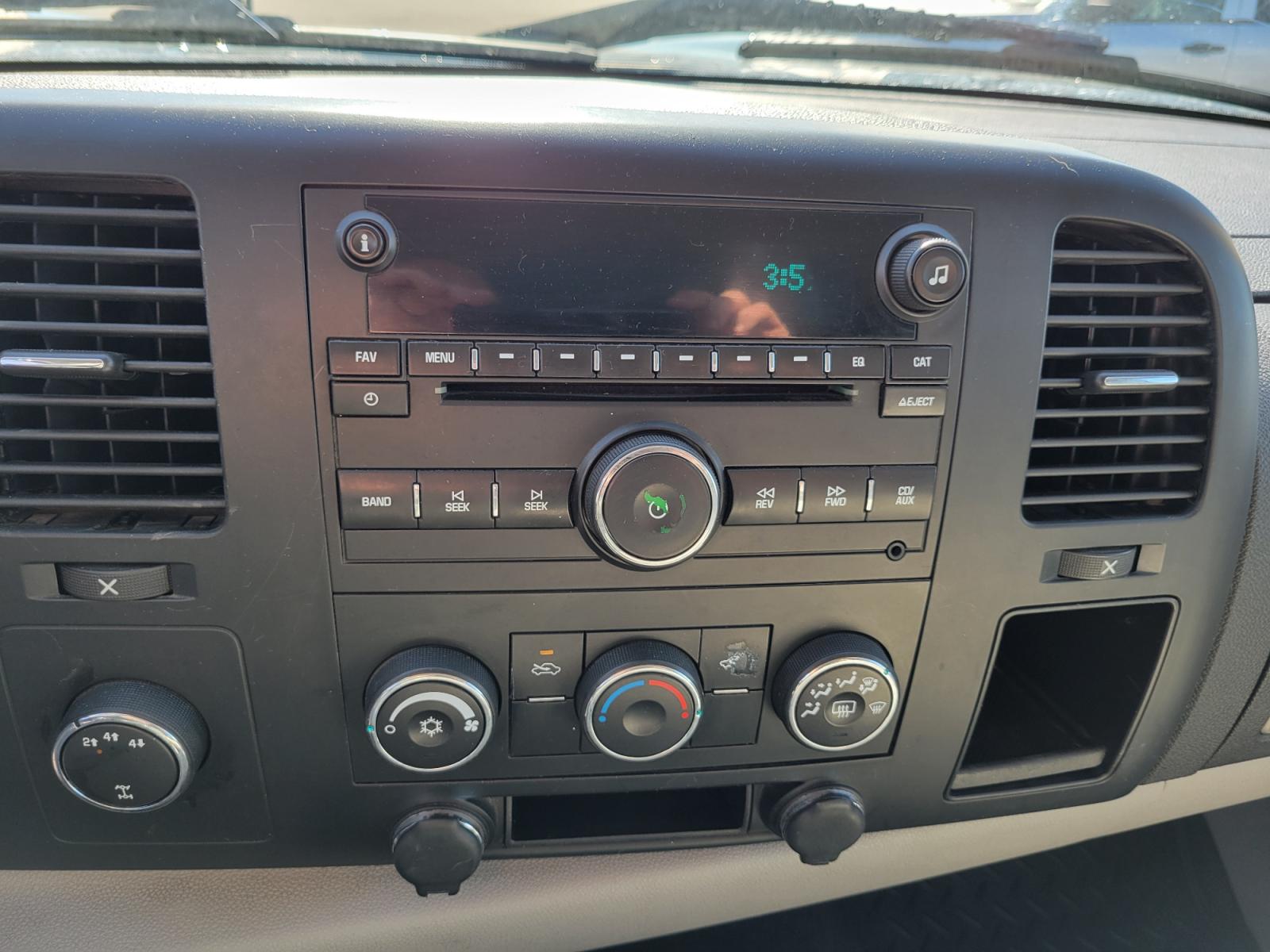 2008 Blue /Tan Chevrolet Silverado 2500HD LT (1GCHK23628F) with an 6.6L engine, 5 Speed Automatic transmission, located at 450 N Russell, Missoula, MT, 59801, (406) 543-6600, 46.874496, -114.017433 - 6.6 Duramax Diesel. Automatic Transmission. 4WD. Matching leer Topper. New Tires. AM FM CD. Power drivers Seat. Air Cruise Tilt. - Photo #12